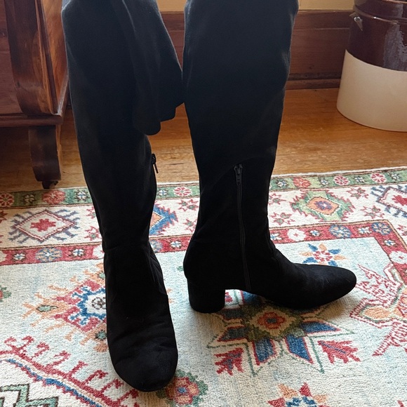 Women's Black Knee-High Suede Boots - Picture 2 of 3
